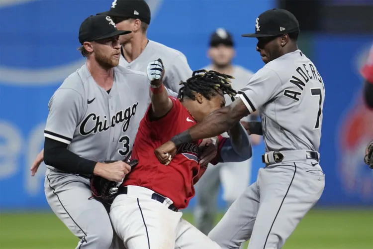 Former White Sox shortstop Anderson announces retirement